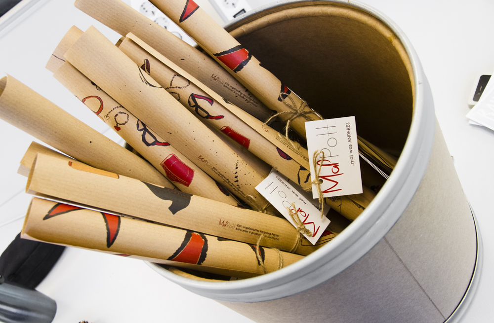 So werden die Geschenkpapiere von Malpott in den Läden präsentiert. (Foto: Carmen Radeck)