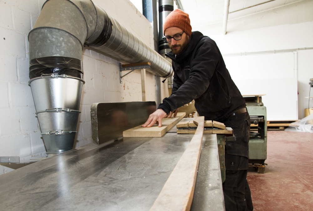 Uli Fahr ist studierter Designer. Sein Wunsch: Möbel selbst herzustellen. (Foto: Carmen Radeck)