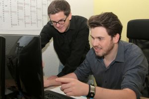 Julian Post und Burkhard Asmuth in ihrer Agentur Contunda.